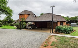 4 Bedroom House in Kameelfontein and surrounds
