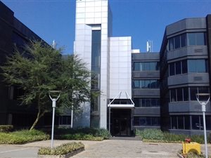 3323 m² Office Space in Edenburg
