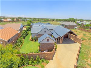 4 Bed House in Van Der Hoff Park