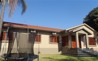 5 Bedroom House in Groenkloof