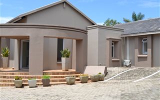 120 m² Office Space in Eldoraigne