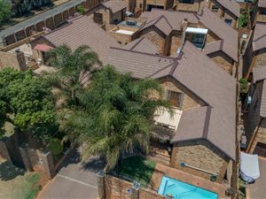 5 Bed Townhouse in Bedfordview