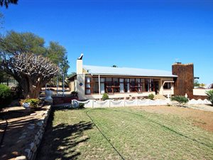 6 Bed House in Oudtshoorn Central