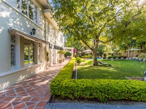 11 Bed House in Mostertsdrift