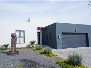 4 Bed House in Amandelsig