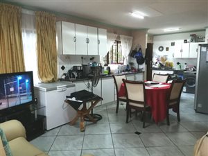 2 Bed Apartment in Athlone Park