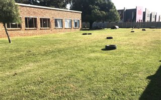 400 m² Commercial space in Esther Park