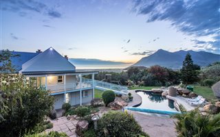 5 Bedroom House in Noordhoek