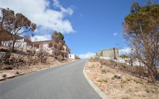 1366 m² Land available in Gordons Bay Central