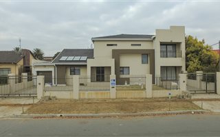 4 Bedroom House in Robertsham