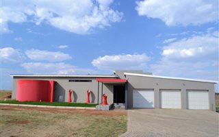 4.8 ha Farm in Spitskop