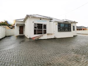817 m² Commercial space in Southernwood