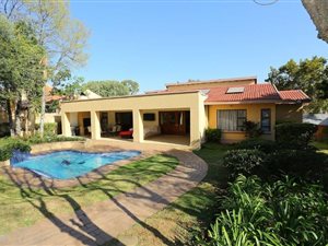 4 Bed House in Douglasdale