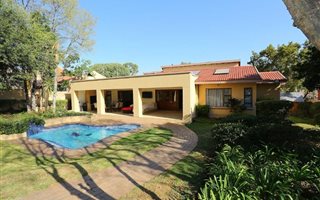 4 Bedroom House in Douglasdale