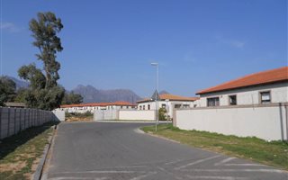 1.7 ha Land available in Groenheuwel