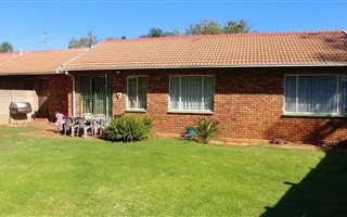3 Bedroom Simplex in Pierre van Ryneveld
