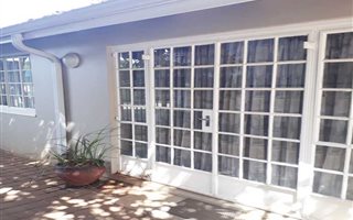 1 Bedroom Garden Cottage in Parkview