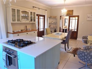 5 Bed House in White River Central