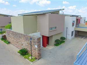 3 Bed Townhouse in Glen Eagles Estate