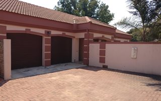 3 Bedroom Townhouse in Erasmus