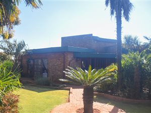 4 Bed House in Oberholzer