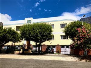 2 Bed Apartment in Vredehoek