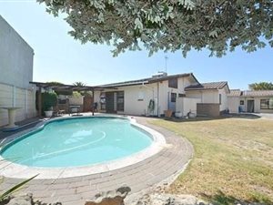 3 Bed House in Blomtuin