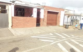 2 Bedroom House in Bonteheuwel