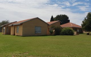 1.7 ha Farm in Sterkfontein and surrounds