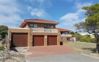 3 Bedroom House in Langebaan Central