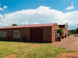 8.6 ha Farm with House in Vereeniging