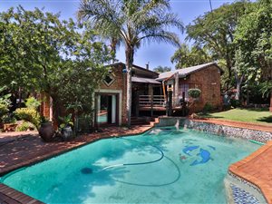 4 Bed House in Zwartkop