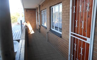 2 Bedroom Flat in Rensburg
