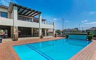 3 Bedroom Townhouse in Maroeladal