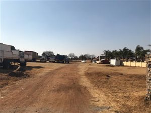 1.4 ha Land available in Beyers Park