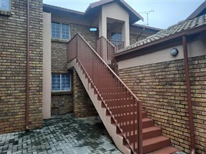 2 Bed Apartment in Pierre van Ryneveld