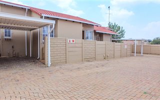 2 Bedroom Townhouse in Meyersdal
