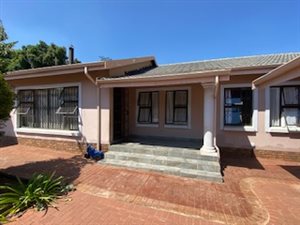 4 Bed House in Meyerspark