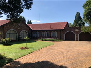 4 Bed House in Van Der Hoff Park