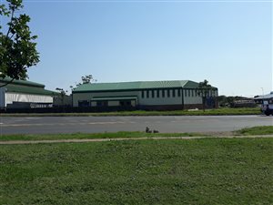 370 m² Industrial space in Alton
