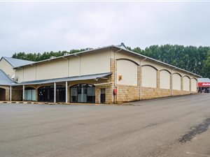 1500 m² Commercial space in Underberg