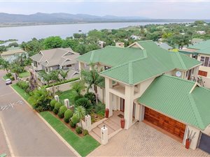 3 Bedroom House in Kosmos