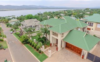 3 Bedroom House in Kosmos