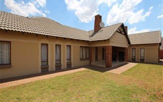 3 Bedroom House in Rietvlei Ridge Country Estate