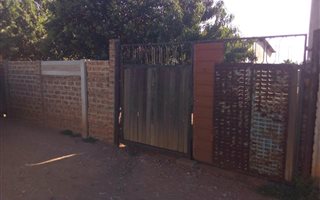 2 Bedroom House in Etwatwa