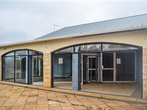 280 m² Commercial space in Underberg