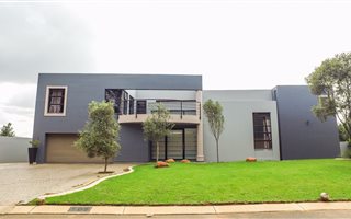 4 Bedroom House in Ebotse Estate
