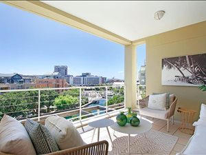 3 Bed Apartment in Waterfront