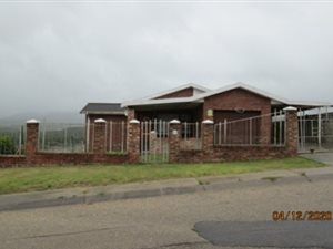 3 Bed House in Uitenhage Central