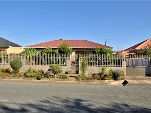 3 Bed House in Rewlatch